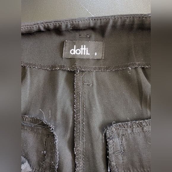 Black High-Waisted Trousers with Belt - Picture 9 of 12